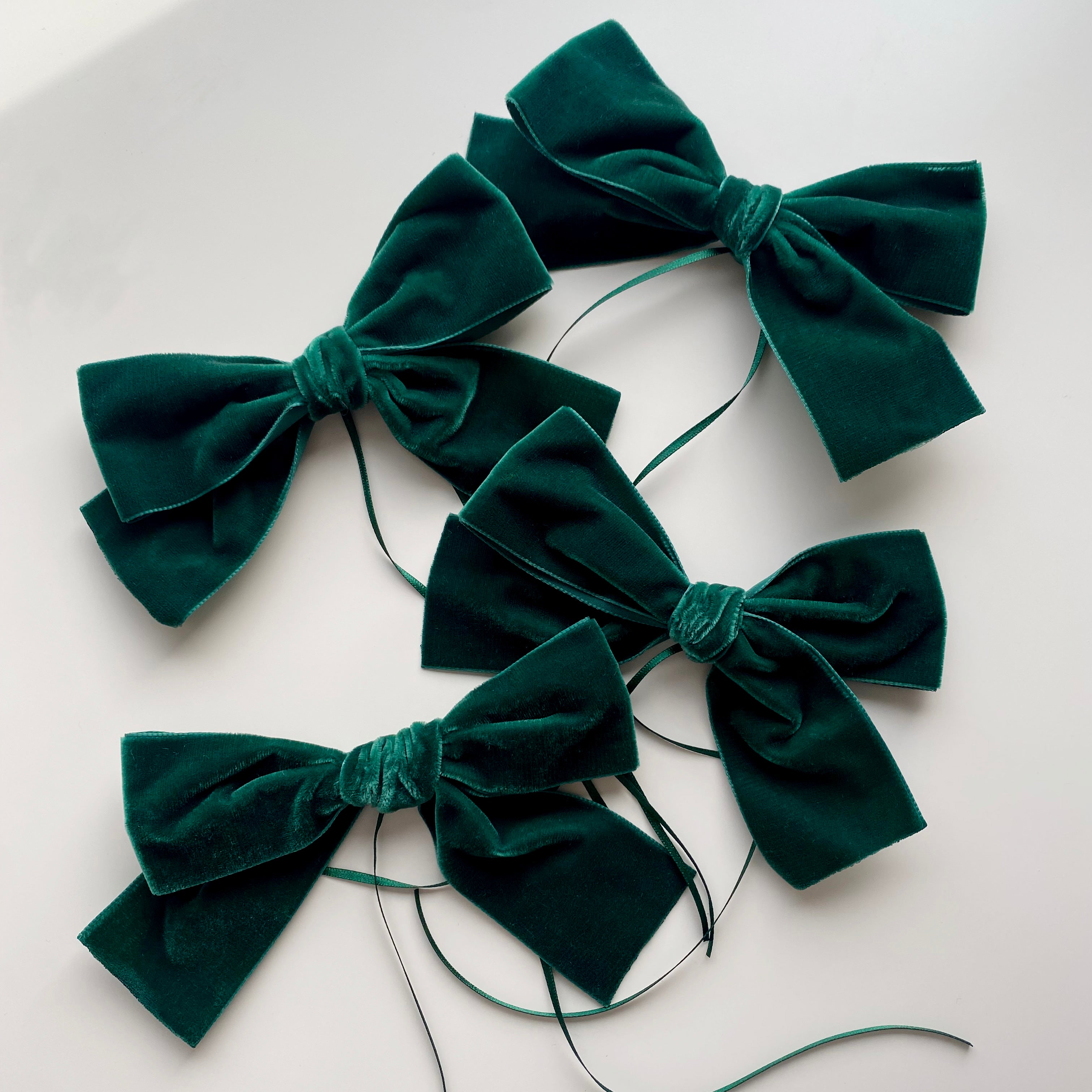 set of velvet napkin bows