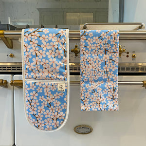 matching oven gloves and tea towel