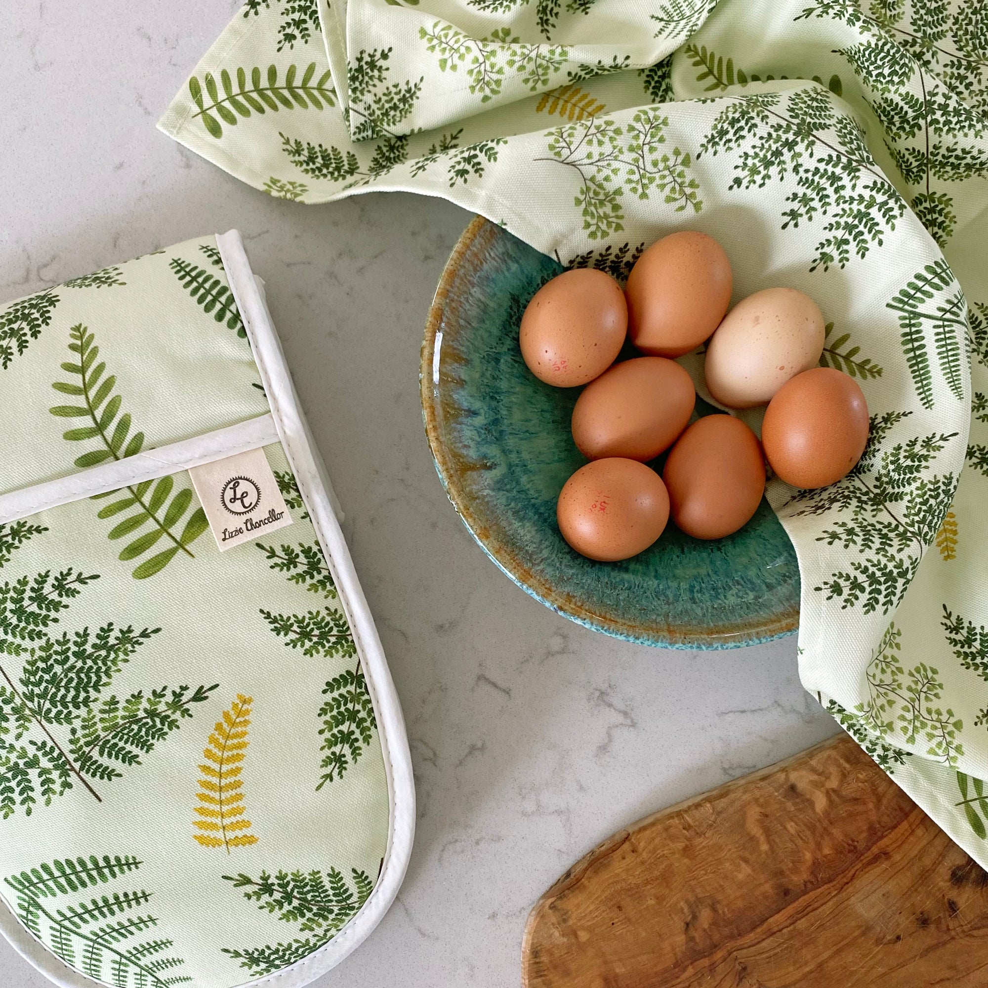 Fern double oven gloves and matching tea towel